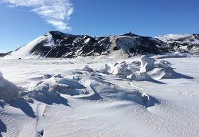 Ice crack-pressure ridge system near Ross Island 